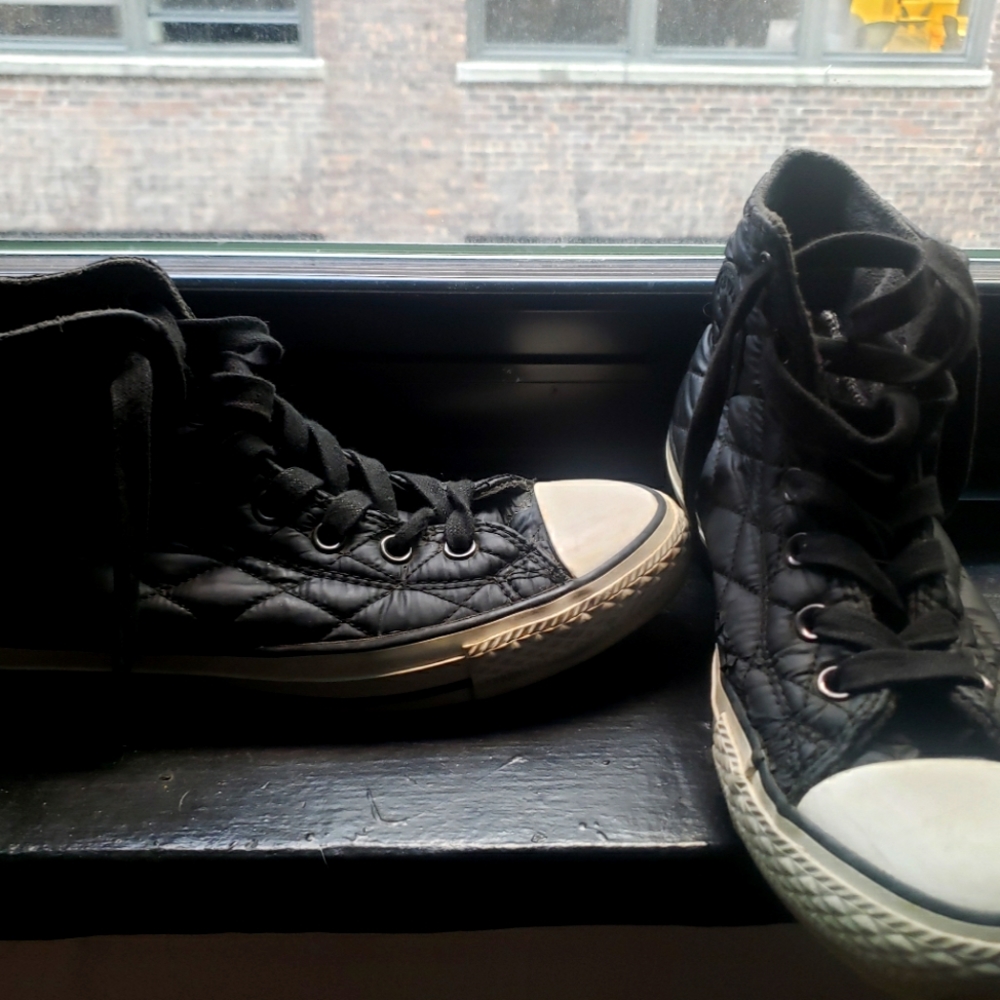 Rare Sz 8  Converse black quilted hightops